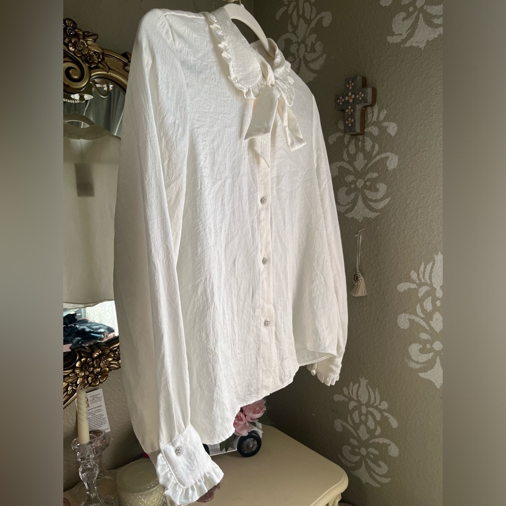 White elegant long sleeve blouse